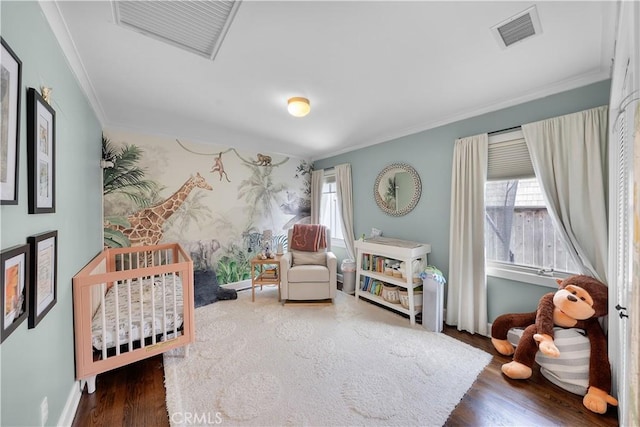 living area featuring dark wood-type flooring and crown molding