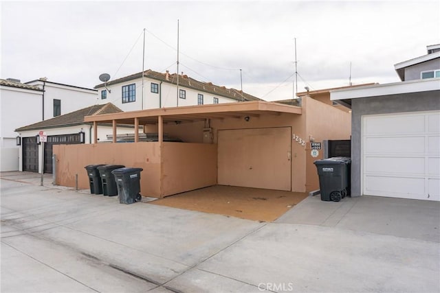 view of front facade with fence, a garage, and stucco siding