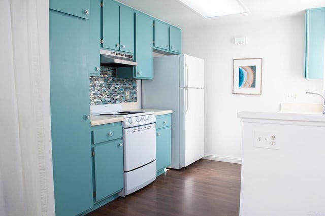 kitchen featuring white appliances, blue cabinetry, dark hardwood / wood-style floors, decorative backsplash, and sink