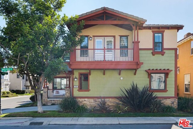 view of front of house featuring a balcony and covered porch