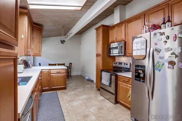 kitchen featuring stainless steel appliances, sink, and kitchen peninsula