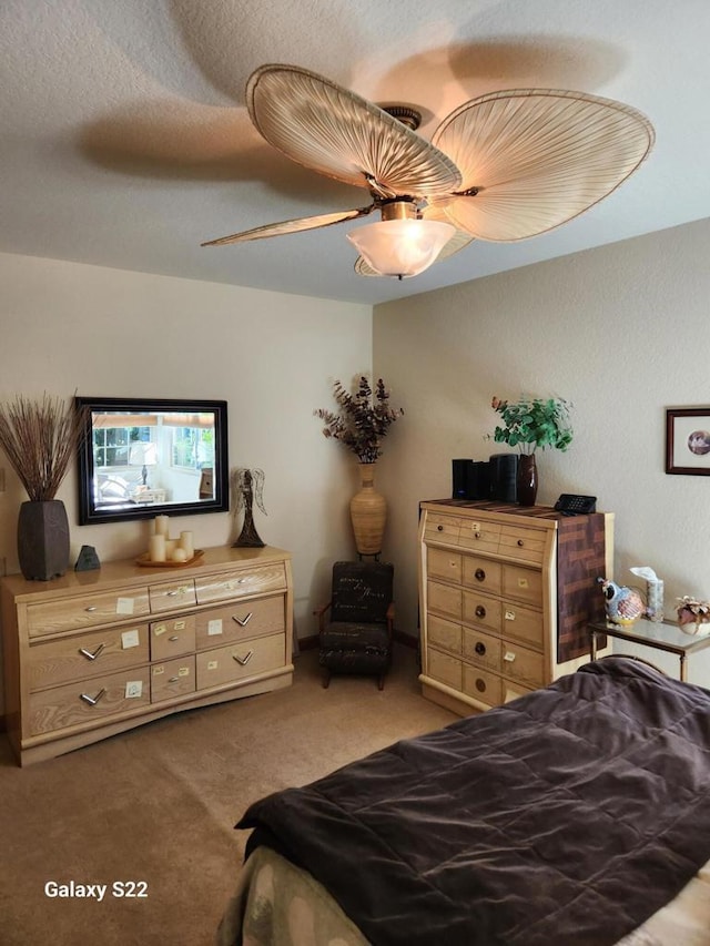 bedroom with carpet floors, a textured ceiling, and ceiling fan