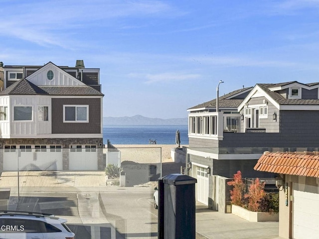 water view featuring a mountain view