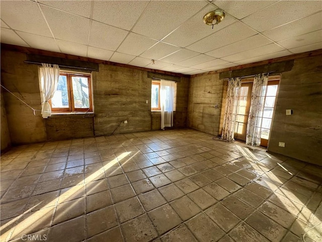 empty room featuring a drop ceiling