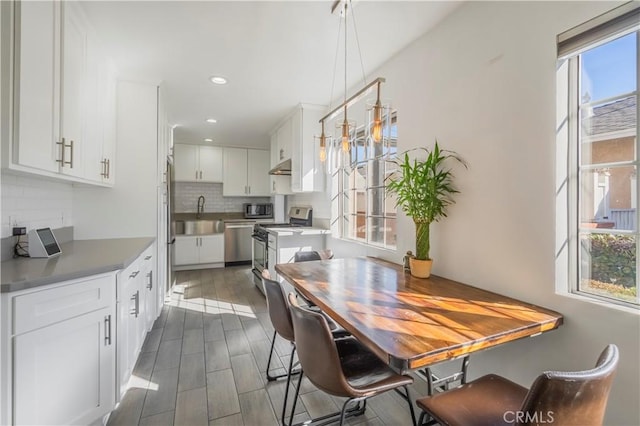 dining area with sink