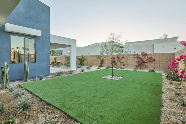 view of yard featuring a patio