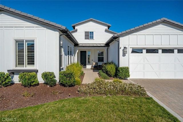 view of front facade with a front yard and a garage