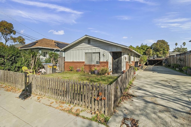 view of front of property