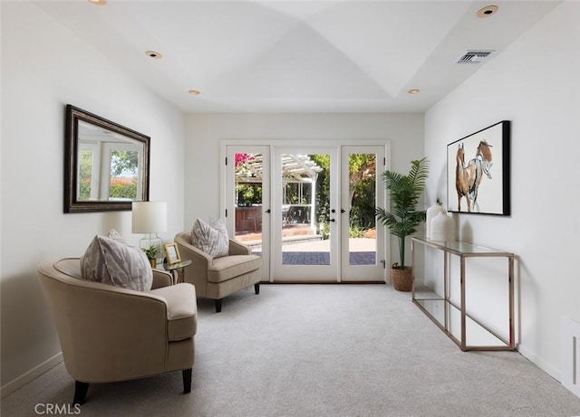 living area with carpet, visible vents, baseboards, and recessed lighting