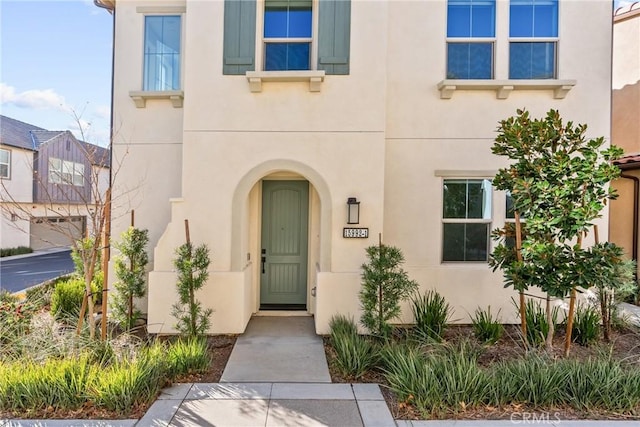 entrance to property with stucco siding