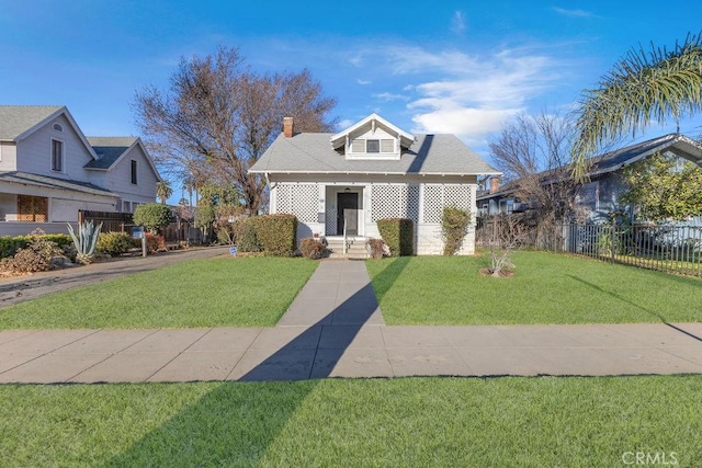 view of front of home featuring a front lawn