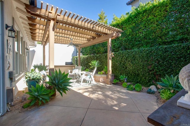 view of patio featuring ceiling fan and a pergola