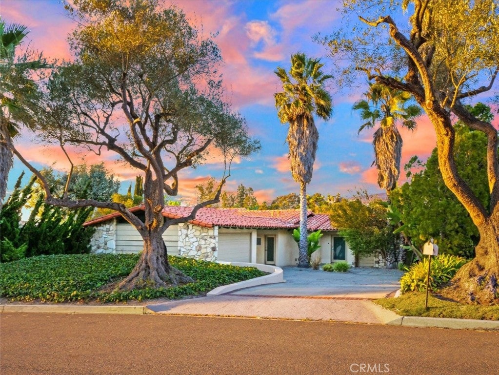 view of front of house featuring a garage