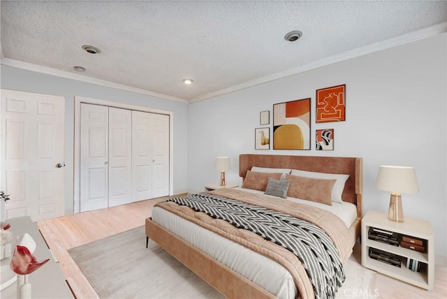 bedroom featuring ornamental molding, a closet, and a textured ceiling