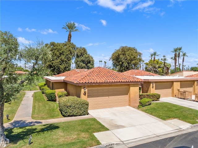 view of front of property featuring a front yard and a garage