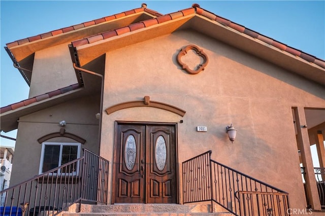 entrance to property featuring stucco siding