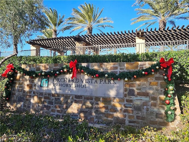 view of community / neighborhood sign