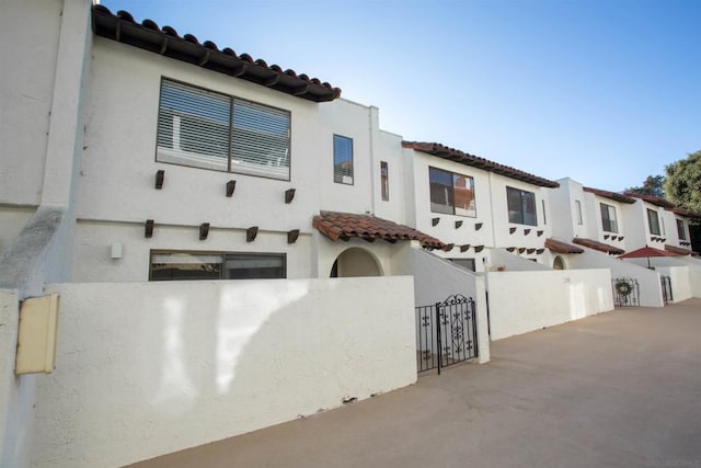 view of mediterranean / spanish-style house