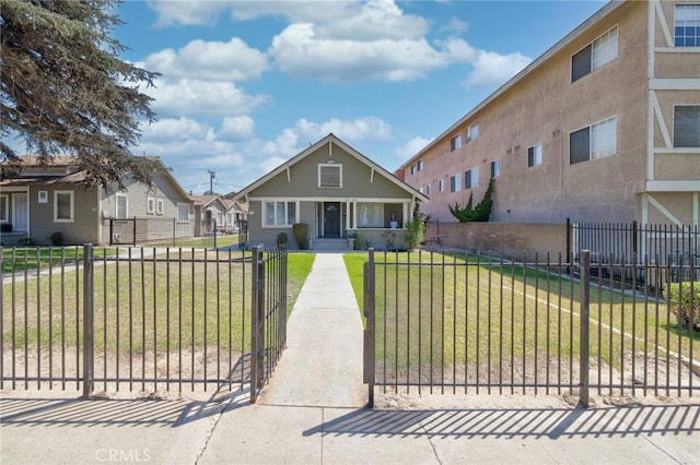 view of front of house featuring a front yard