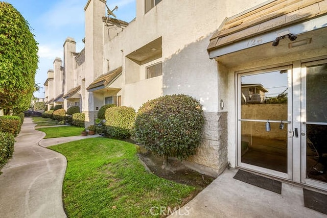 exterior space featuring a yard