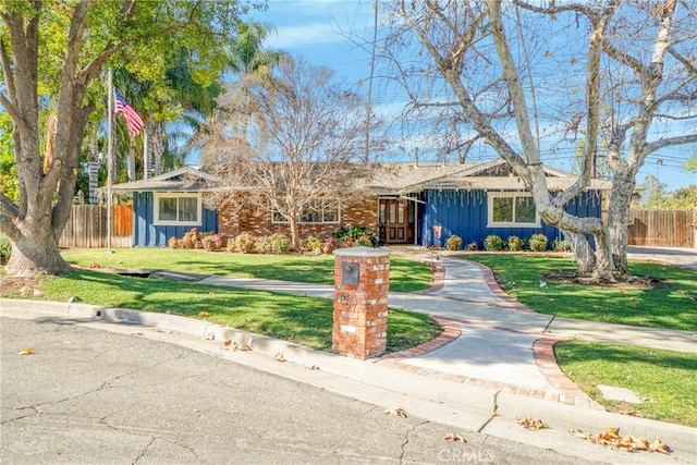 single story home with a front yard