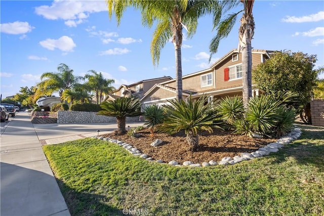 view of front of property featuring a front lawn