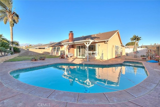 view of swimming pool featuring a patio