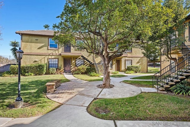 view of front of property with a front yard