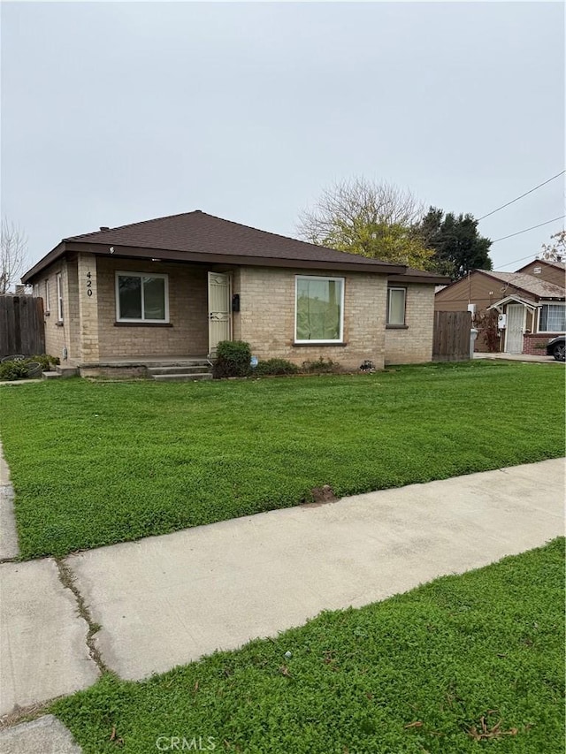 single story home featuring a front yard