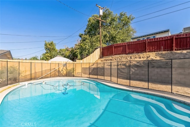 view of swimming pool