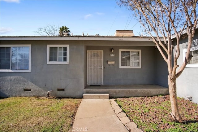 view of front of property featuring a patio area and a front yard