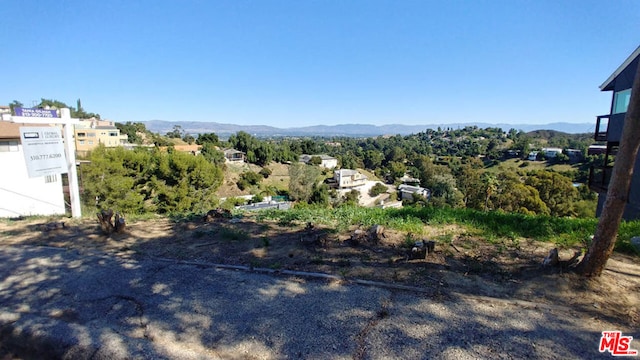 Listing photo 3 for 21478 W Iglesia Dr, Woodland Hills CA 91364