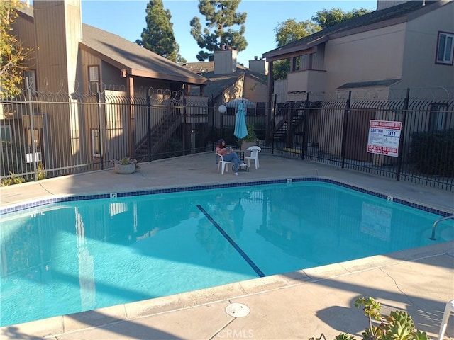 view of swimming pool