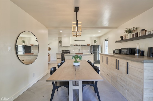 dining space with sink and an inviting chandelier