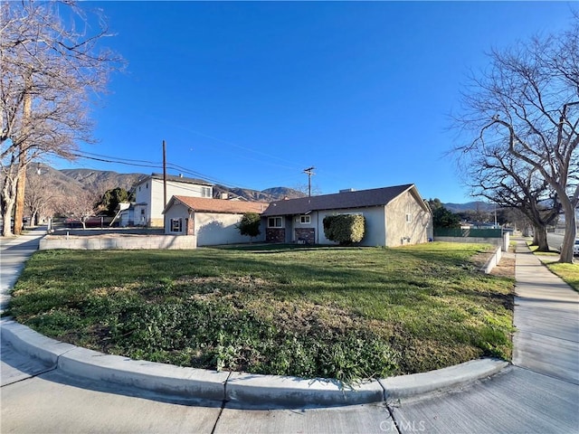 single story home featuring a front lawn and a mountain view