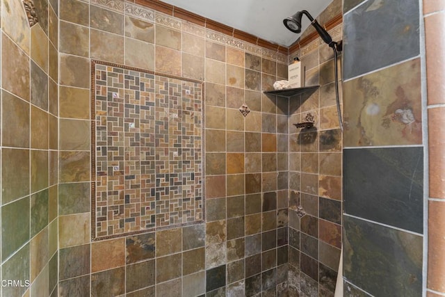 bathroom featuring tiled shower