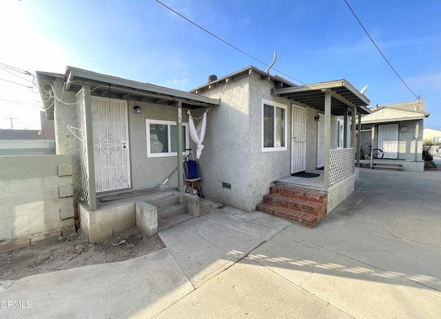 view of front of house with a patio