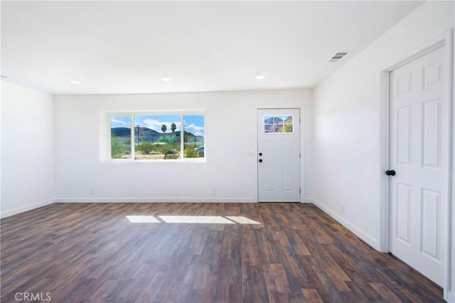 foyer with dark wood-style floors, visible vents, recessed lighting, and baseboards