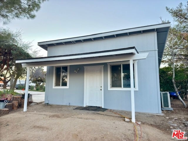 view of front of property