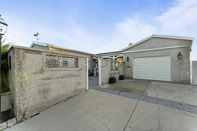 view of front facade featuring a garage