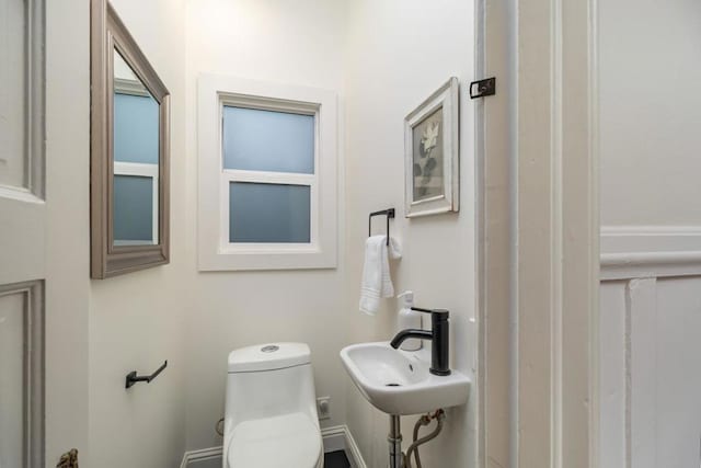 bathroom featuring sink and toilet