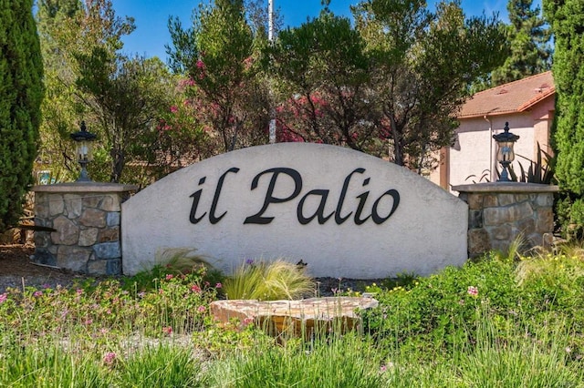 view of community / neighborhood sign