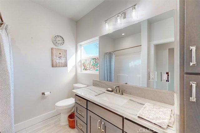 bathroom with a shower with curtain, vanity, and toilet