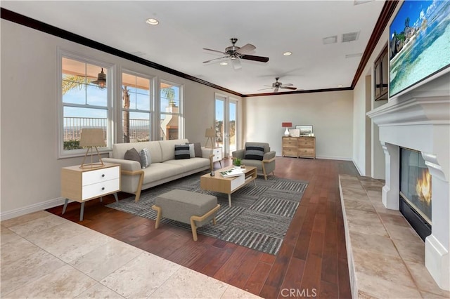 living room featuring ceiling fan, crown molding, and light hardwood / wood-style flooring