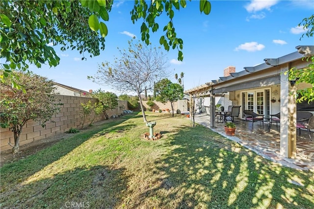 view of yard featuring a patio