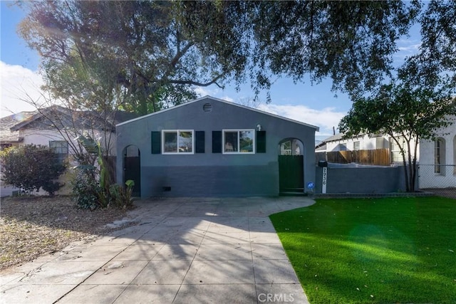 ranch-style home with a front lawn