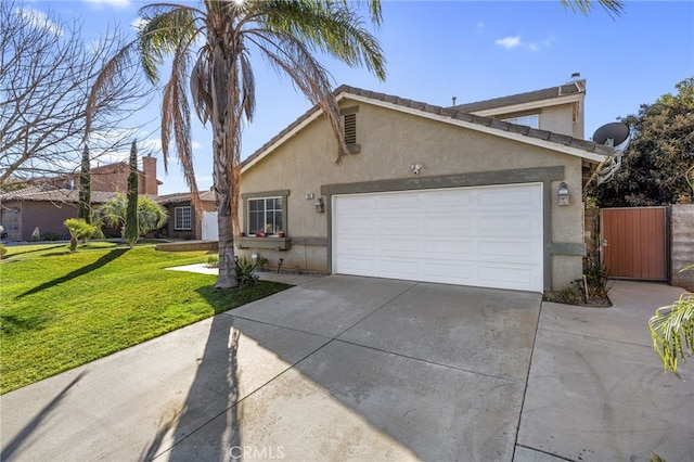 view of front of home featuring a front lawn and a garage