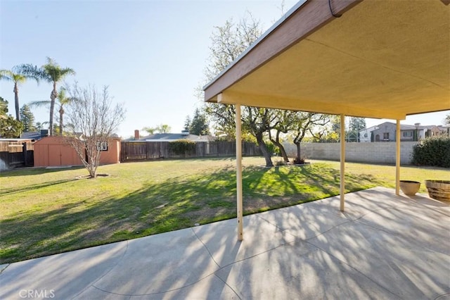 view of yard featuring a patio area