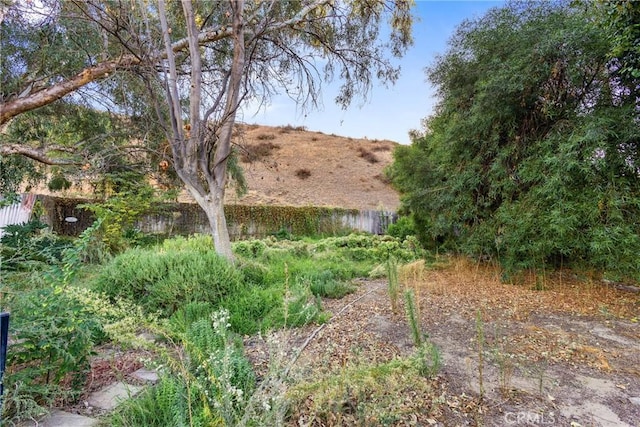 view of yard featuring a water view