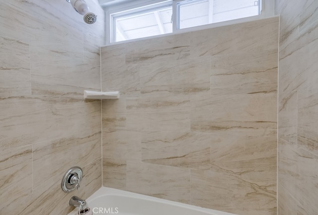 bathroom featuring tiled shower / bath